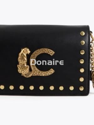 Bandolera con solapa tachas y logo LC animal Lola Casademunt - Imagen 2