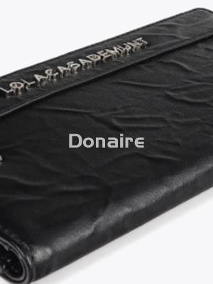 Billetero XL efecto piel arrugada y tachas Lola Casademunt - Imagen 2