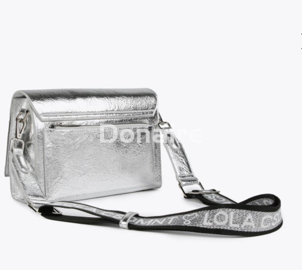 Bolso bandolera metalizada plata Lola Casademunt - Imagen 4