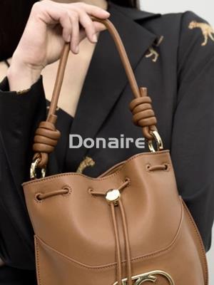 Bolso marrón estilo bombonera Lola Casademunt - Imagen 2