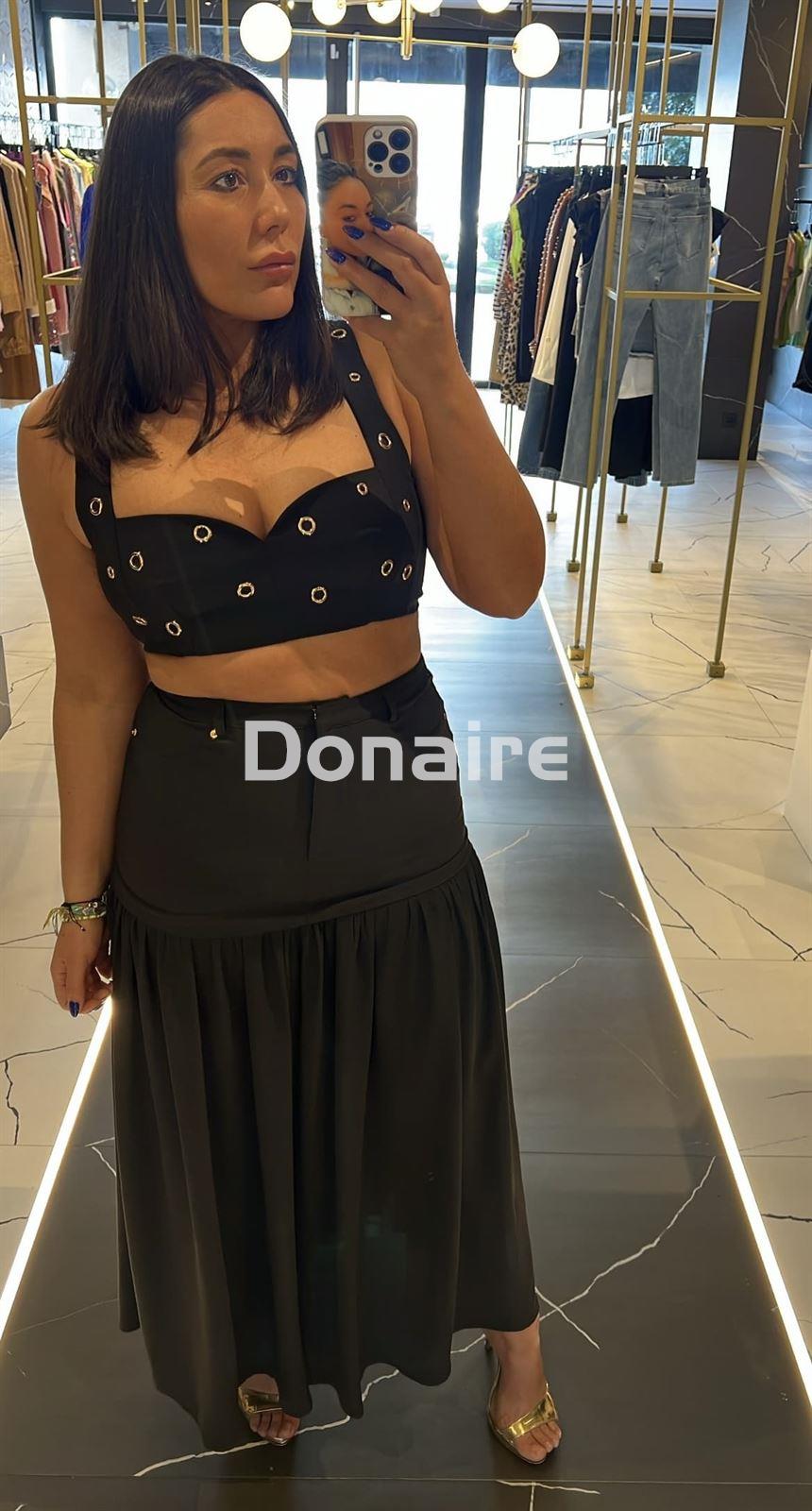 Crop top negro arandelas doradas Koralline - Imagen 2