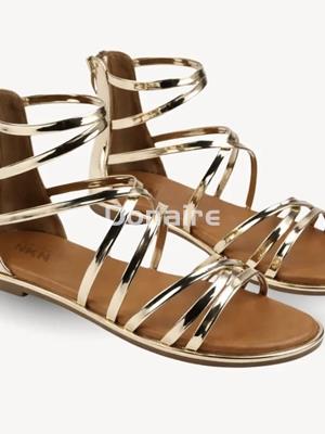 Sandalia dorada estilo romana NKN - Imagen 2