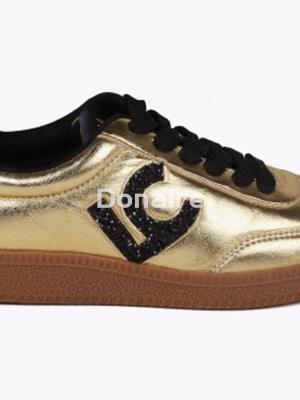 Zapatilla deportiva metalizada con purpurina Lola Casademunt - Imagen 1