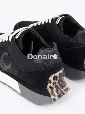 Zapatilla deportiva negra Lola Casademunt - Imagen 2